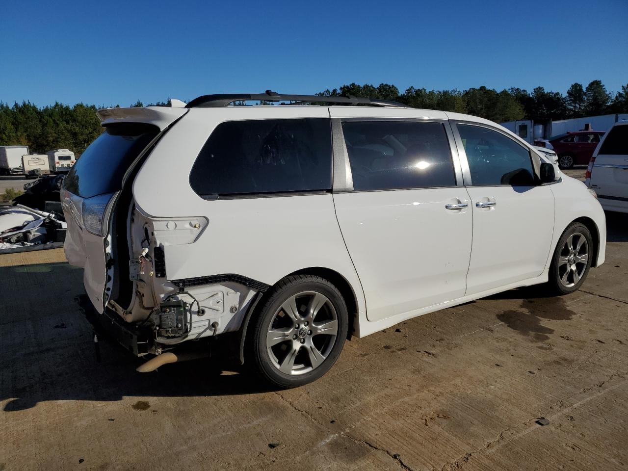 Lot #3004150009 2018 TOYOTA SIENNA SE