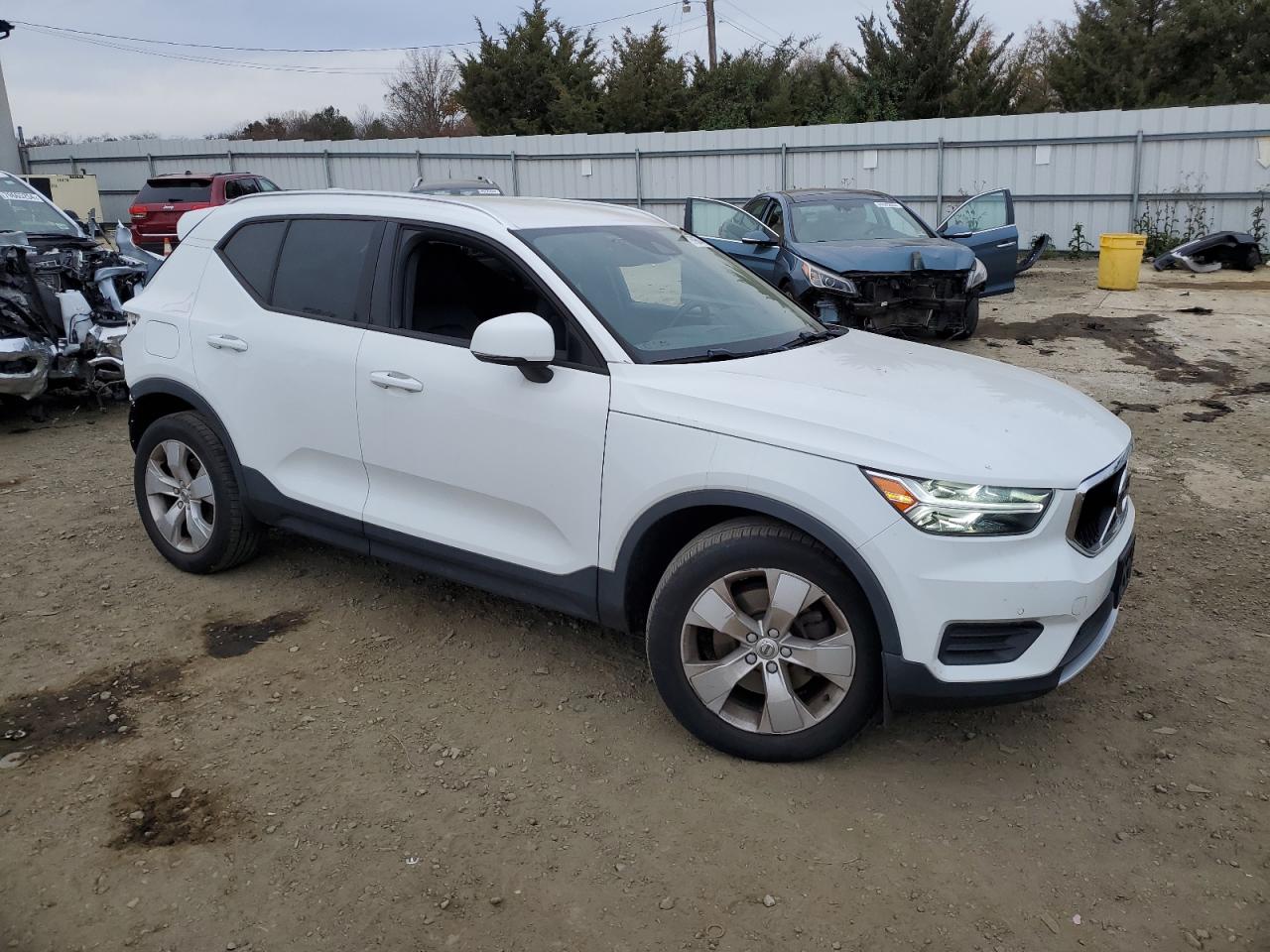 Lot #2979421633 2020 VOLVO XC40 T5 MO