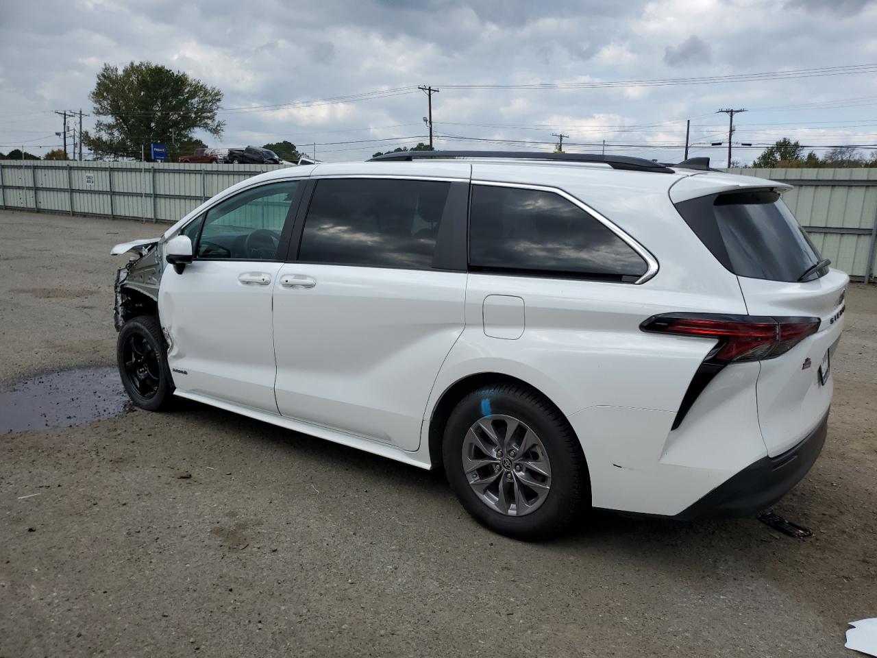 Lot #3009159339 2021 TOYOTA SIENNA LE