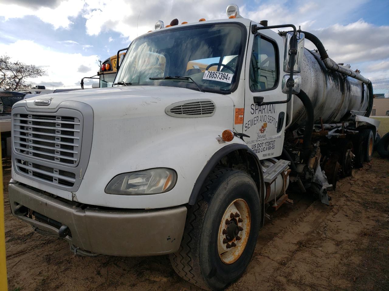 Lot #2977051589 2006 FREIGHTLINER M2 112 MED