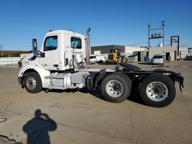 PETERBILT 579 2017 white tractor diesel 1XPBDP9X2HD432629 photo #4