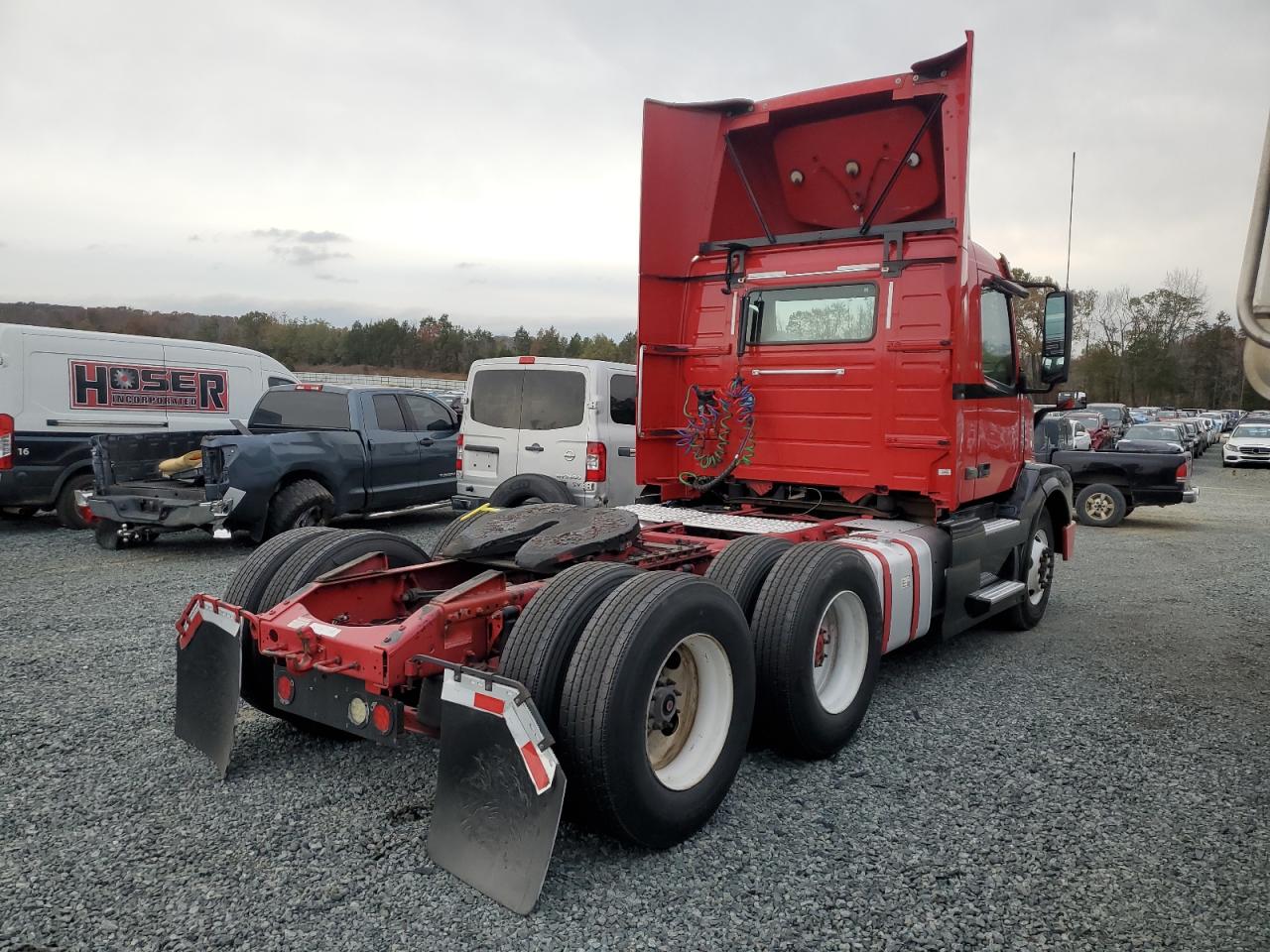 Lot #2996718801 2016 VOLVO VN VNL