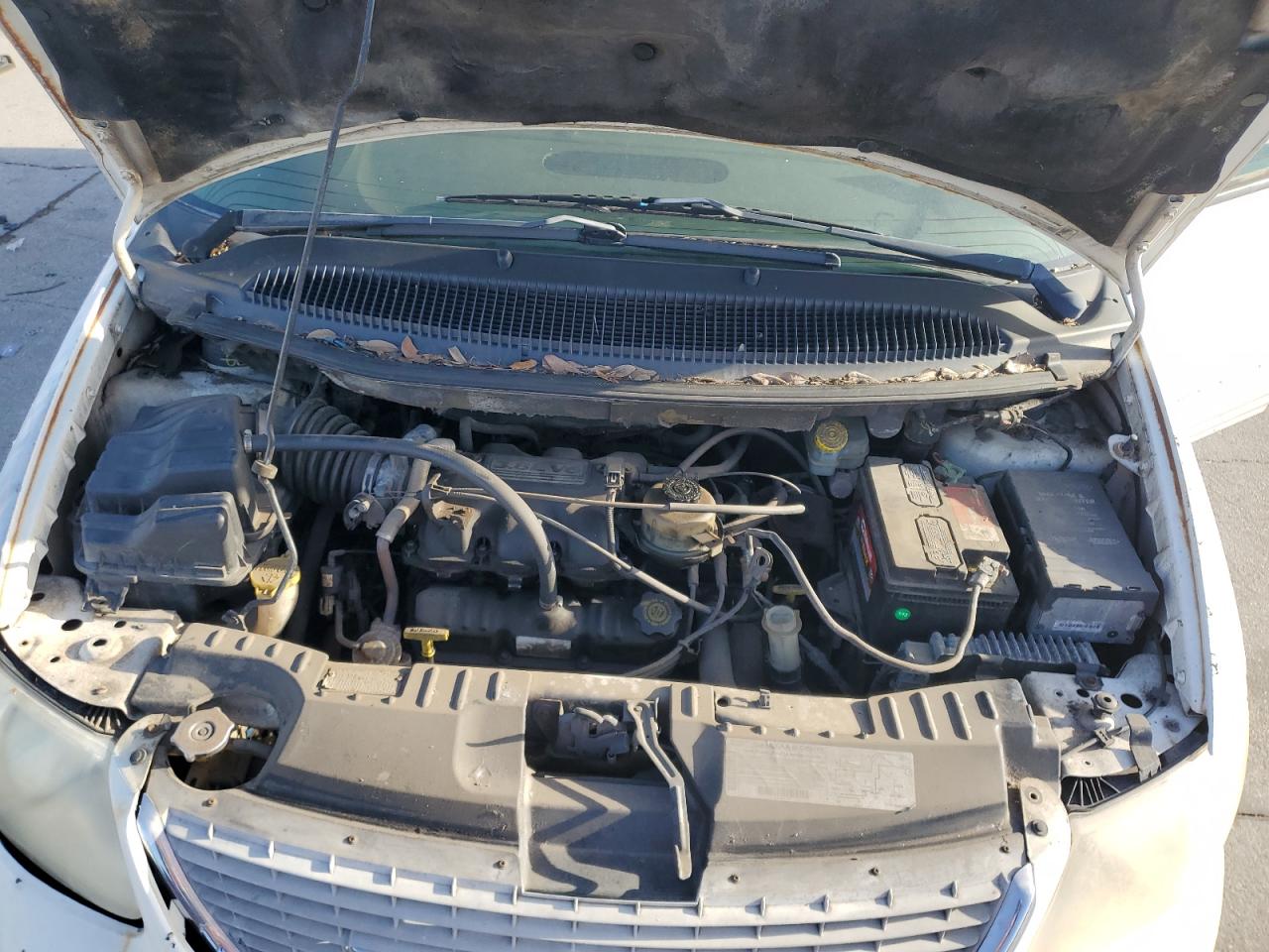 Lot #2969735291 2002 CHRYSLER TOWN & COU