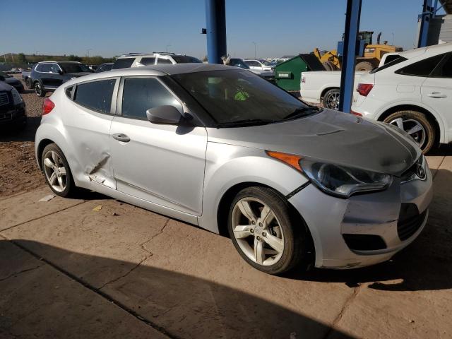 VIN KMHTC6AD3DU132981 2013 Hyundai Veloster no.4