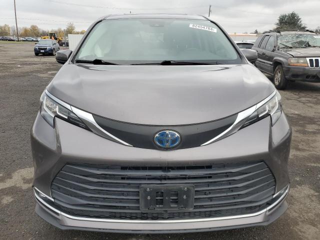 2021 TOYOTA SIENNA XLE - 5TDYRKEC6MS036009