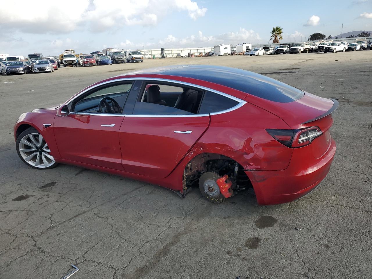 Lot #2994143411 2018 TESLA MODEL 3