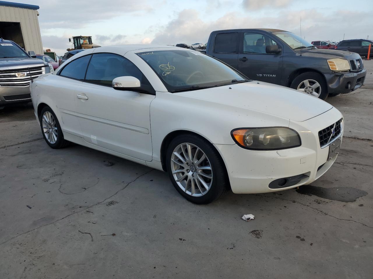 Lot #2962533832 2009 VOLVO C70 T5