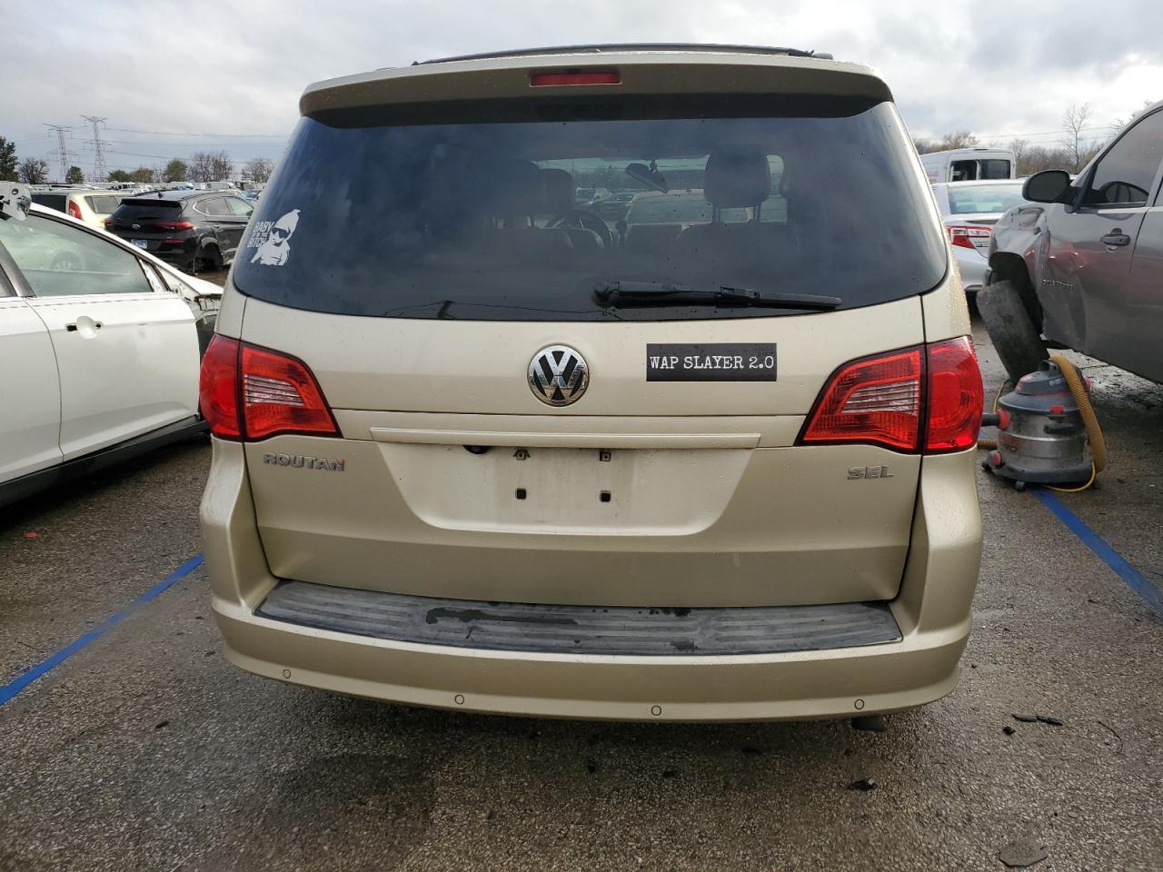 Lot #3004345838 2010 VOLKSWAGEN ROUTAN SEL