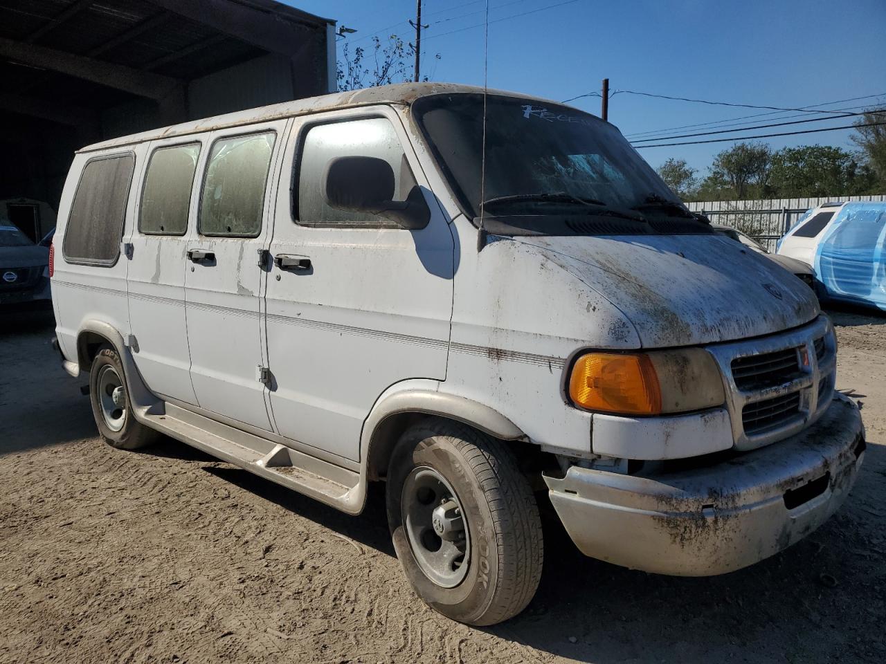 Lot #3033394878 2001 DODGE RAM VAN B1