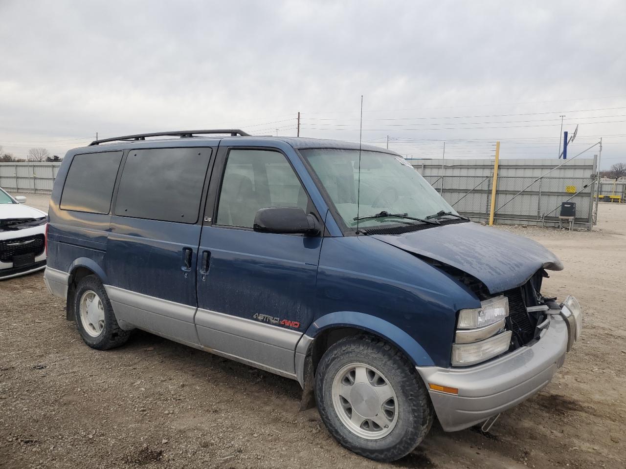 Lot #3006434113 2000 CHEVROLET ASTRO