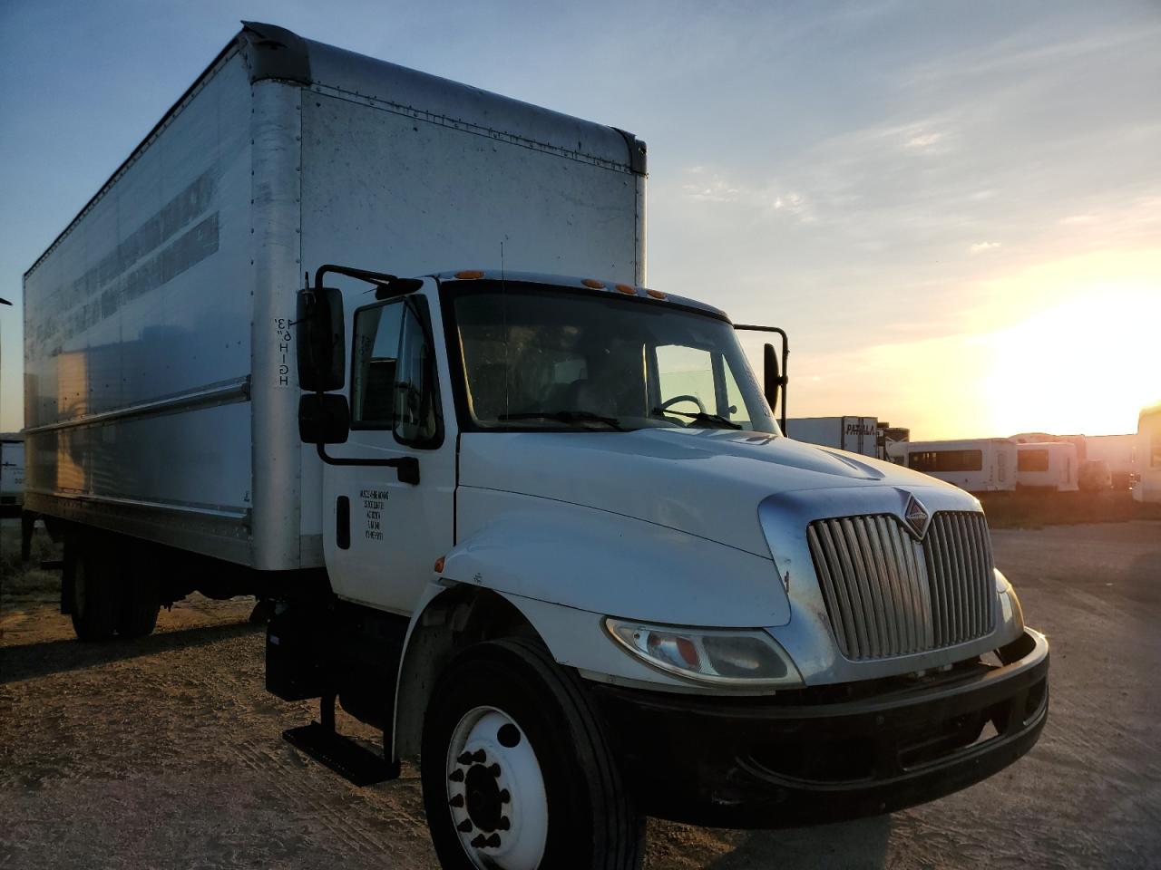 Lot #3041577508 2016 INTERNATIONAL 4000 4300