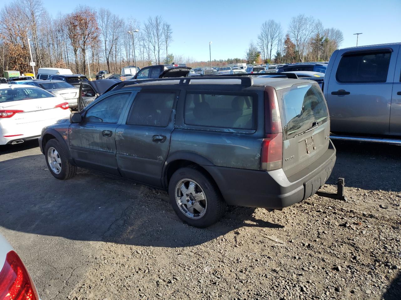 Lot #2994031974 2002 VOLVO V70 XC