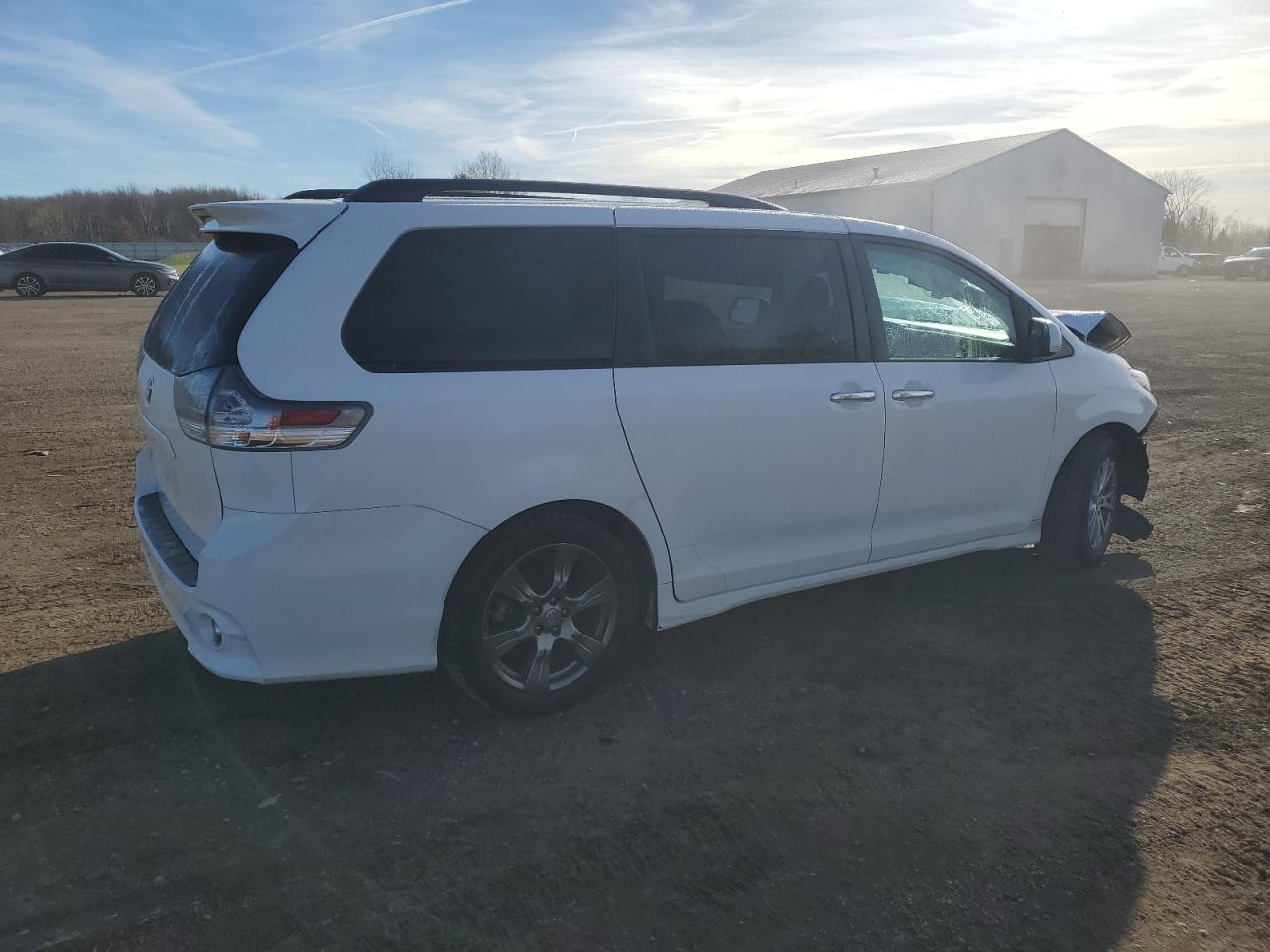 Lot #2993959382 2017 TOYOTA SIENNA SE