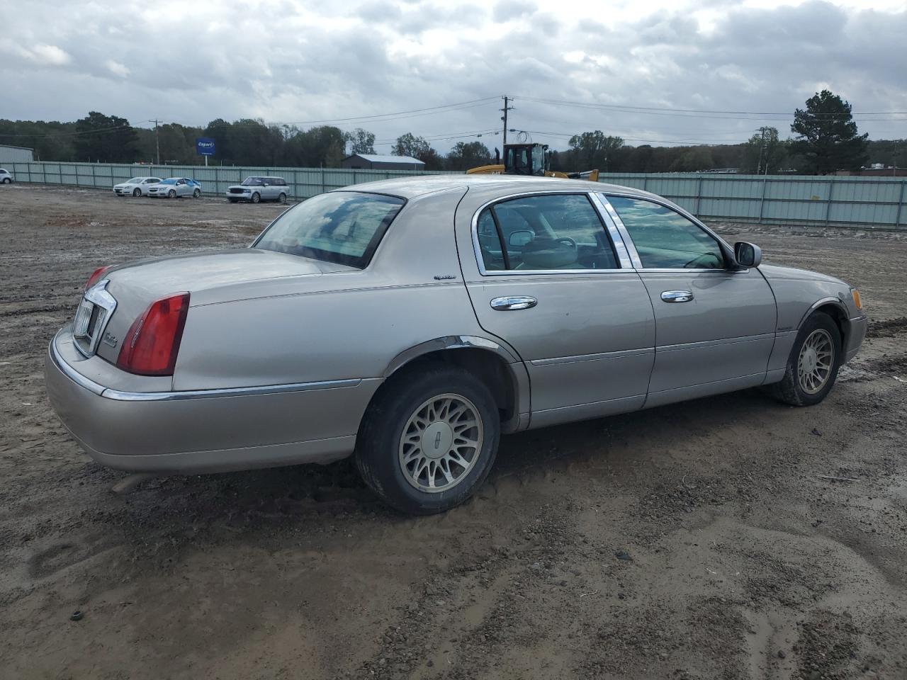 Lot #2962478720 2000 LINCOLN TOWN CAR S