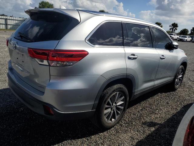 VIN 5TDKZRFH5KS564839 2019 Toyota Highlander, SE no.3