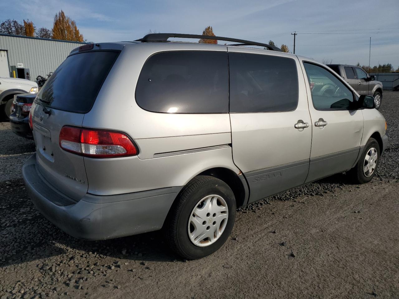 Lot #2989333590 2001 TOYOTA SIENNA LE