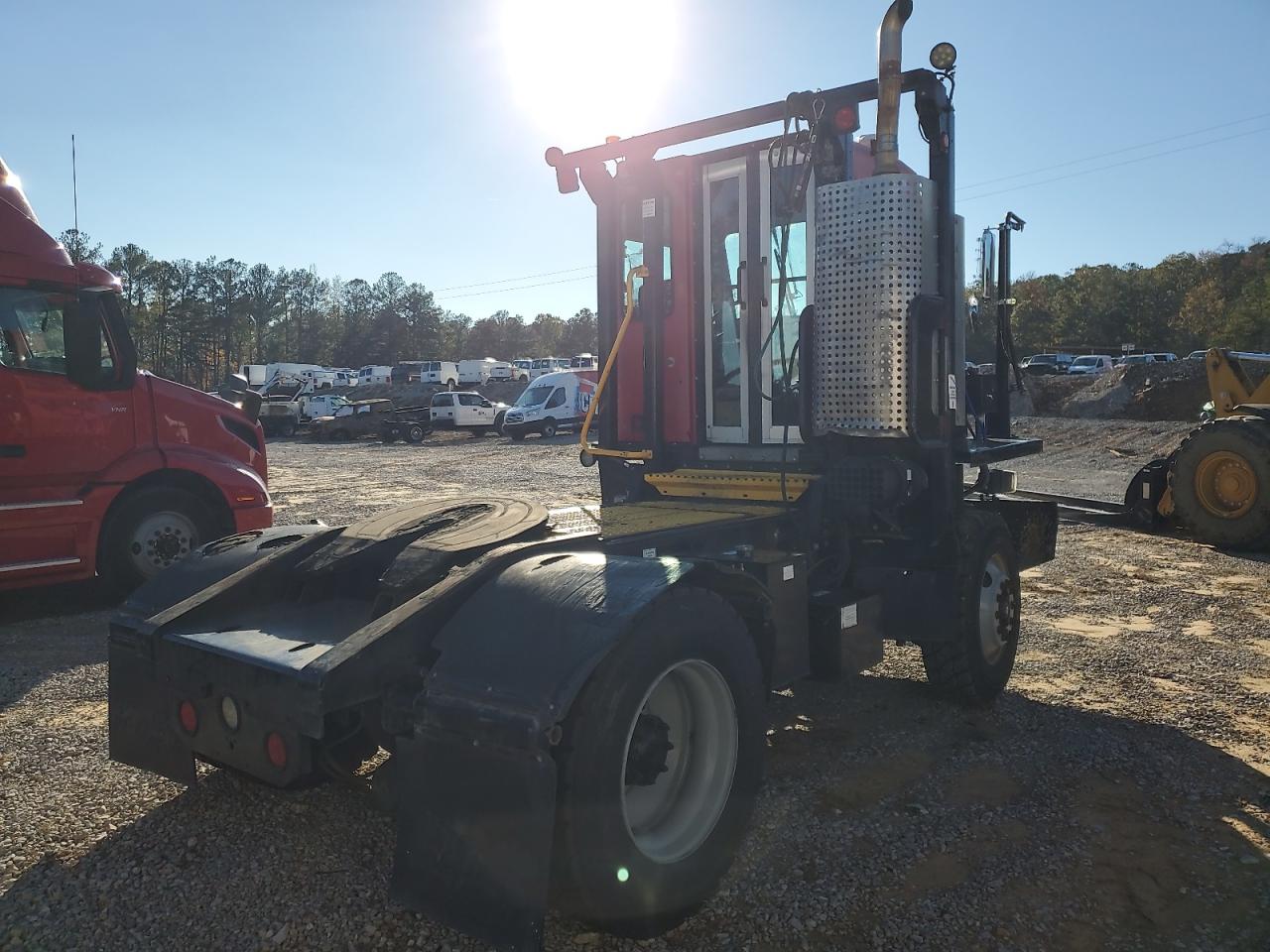 Lot #3006297459 2018 TERMINAL INVESTMENT CORP TRACTOR