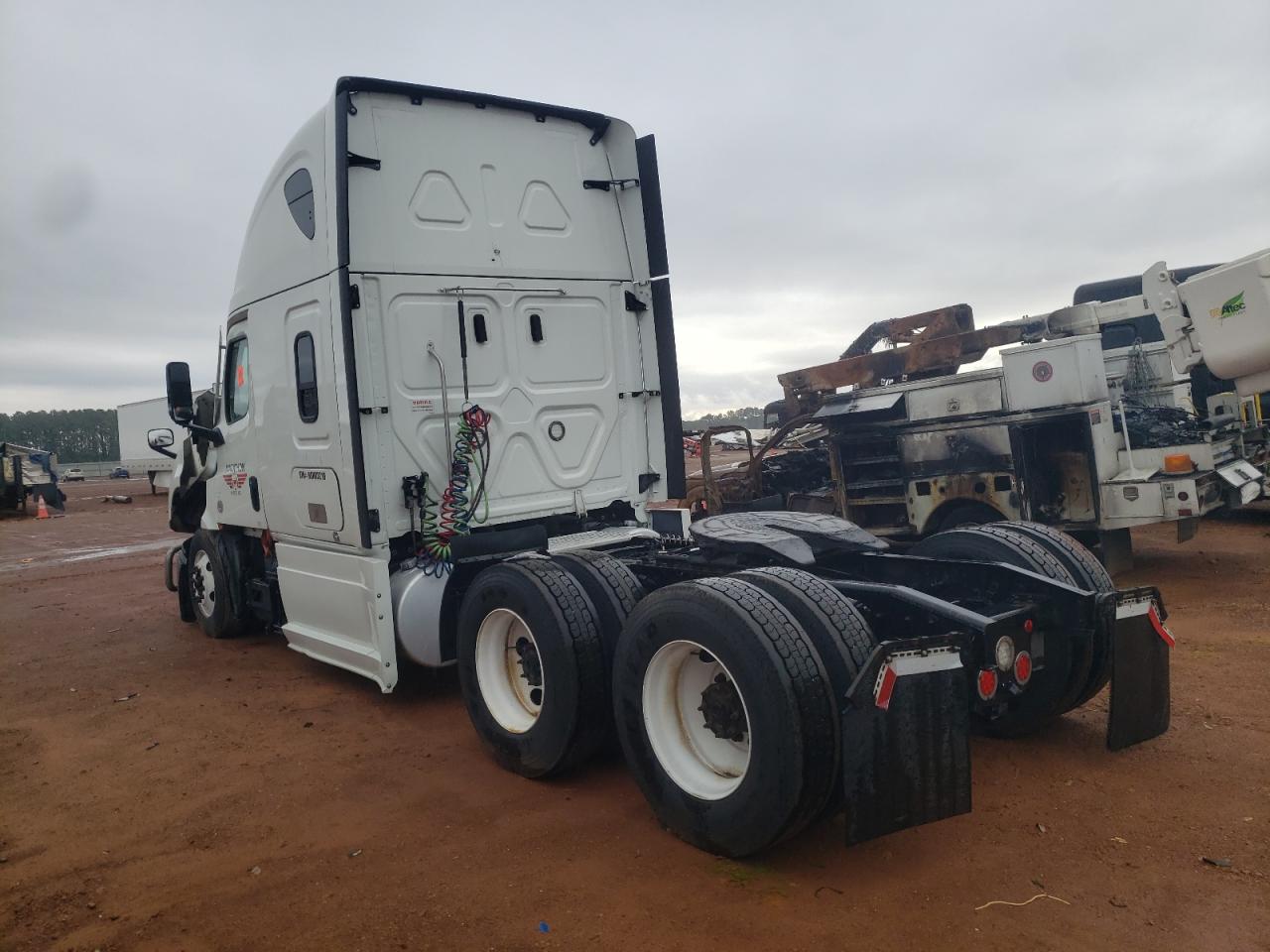 Lot #2996327365 2022 FREIGHTLINER CASCADIA 1