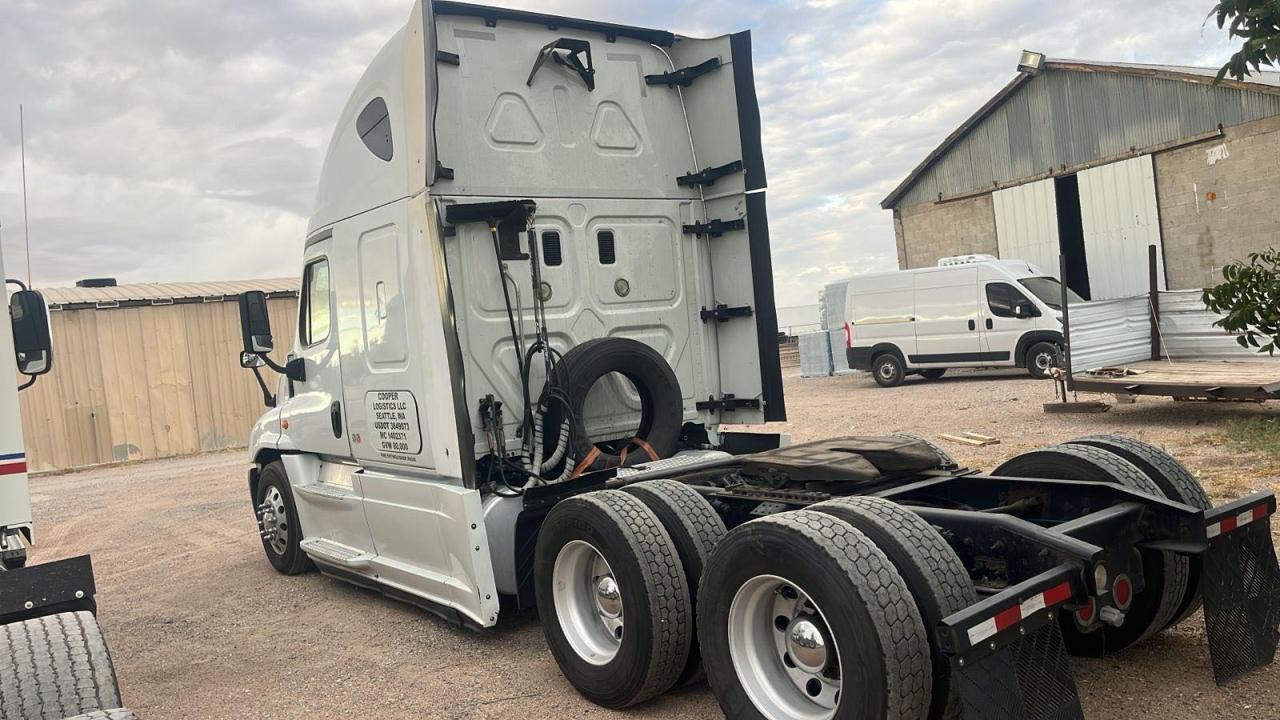 Lot #2996362352 2016 FREIGHTLINER CASCADIA 1