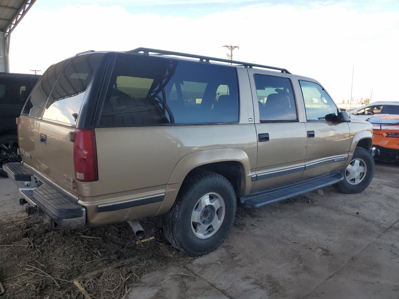 Lot #3033289801 1999 GMC SUBURBAN K