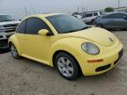 VOLKSWAGEN NEW BEETLE photo