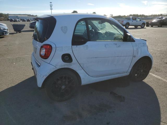 VIN WMEFJ5DA2HK218742 2017 SMART FORTWO no.3