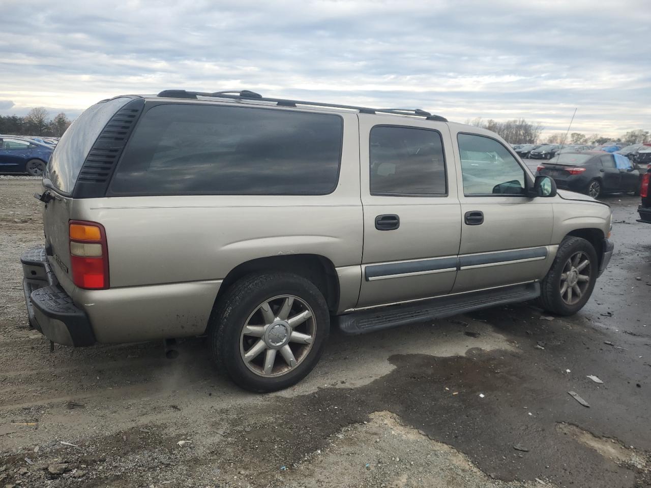 Lot #3008830176 2003 CHEVROLET SUBURBAN C