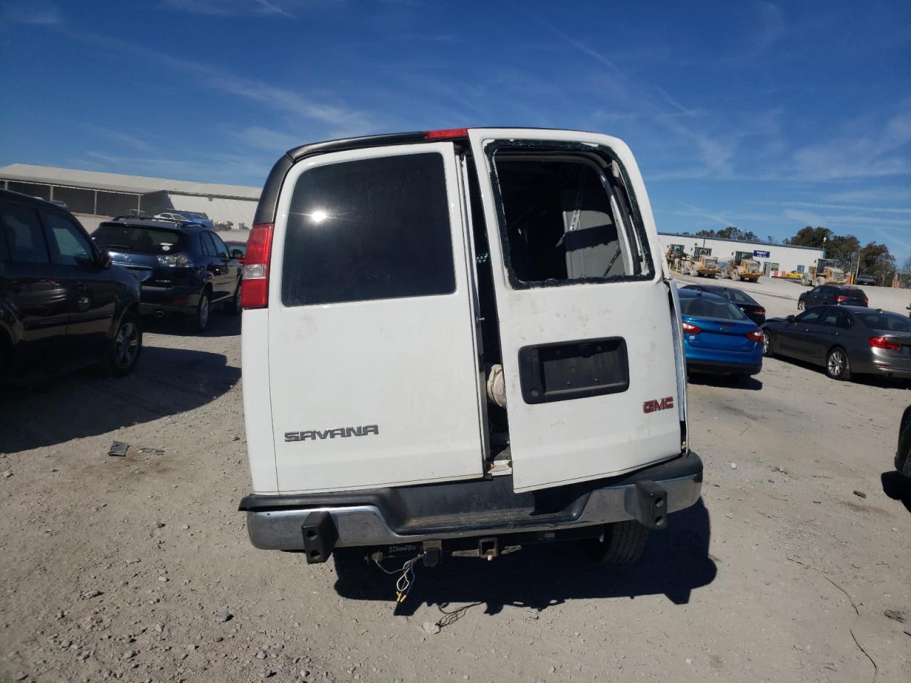 Lot #3024237834 2017 GMC SAVANA G25