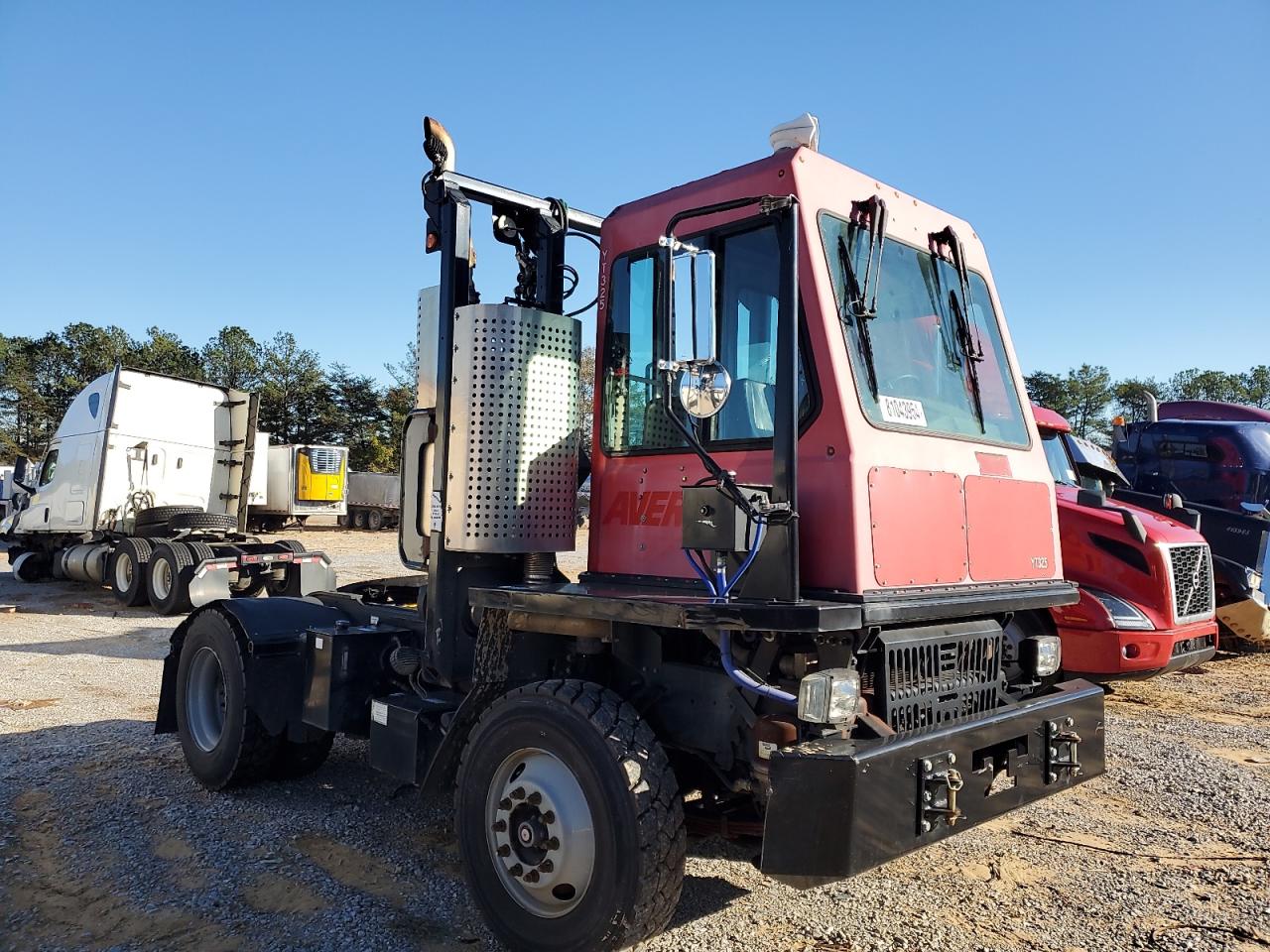 Lot #3006297459 2018 TERMINAL INVESTMENT CORP TRACTOR