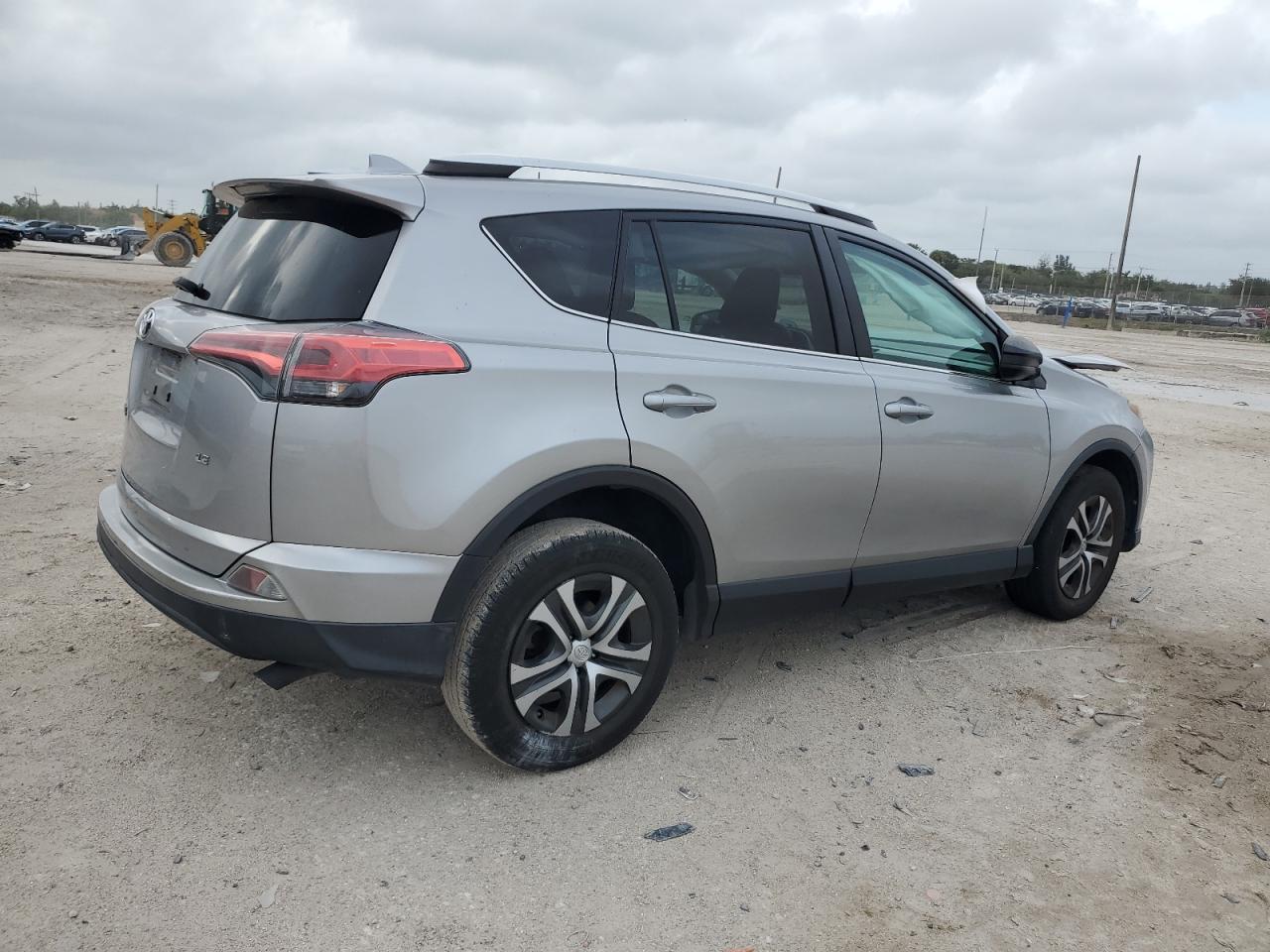 Lot #3030683111 2016 TOYOTA RAV4 LE