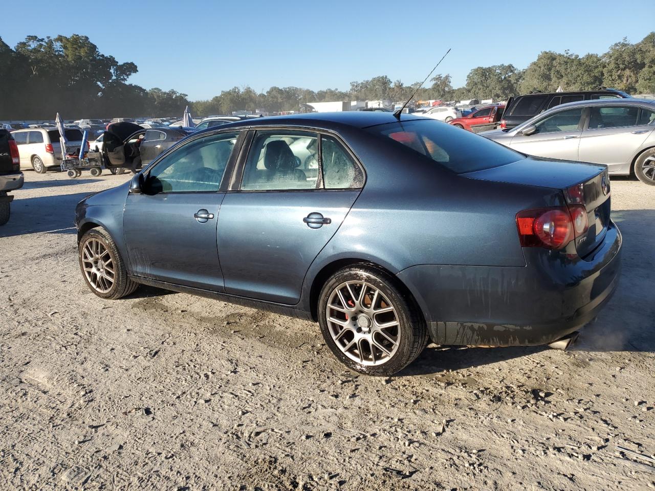 Lot #3028578925 2010 VOLKSWAGEN JETTA LIMI