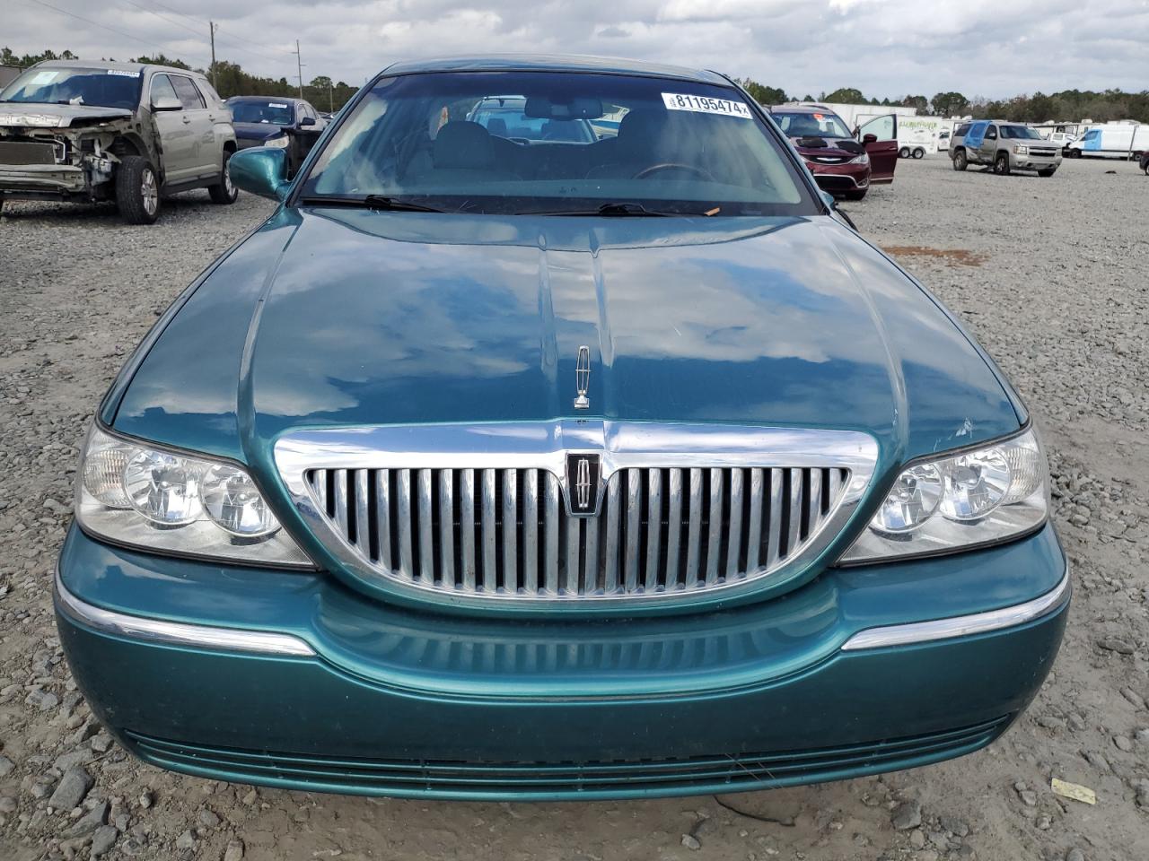 Lot #3020678938 2010 LINCOLN TOWN CAR S