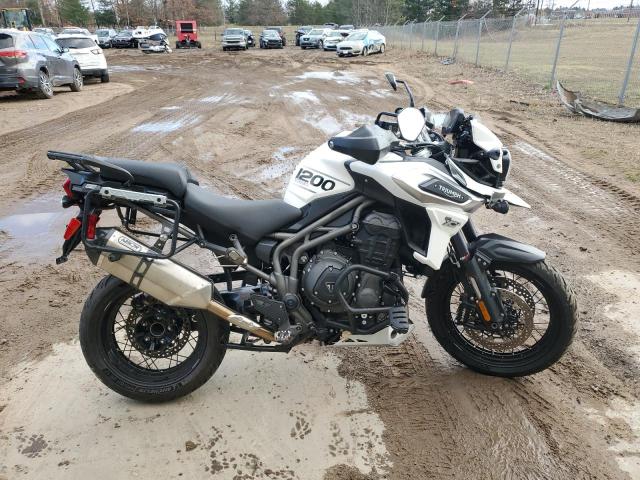 TRIUMPH MOTORCYCLE EXPLORER X 2018 white  gas SMTF45XB1JJ870193 photo #1