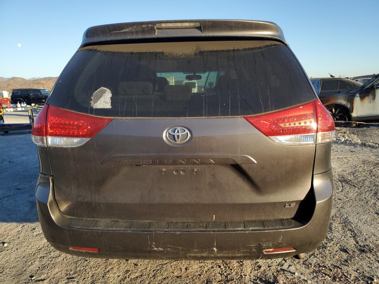 Lot #2989473613 2014 TOYOTA SIENNA LE