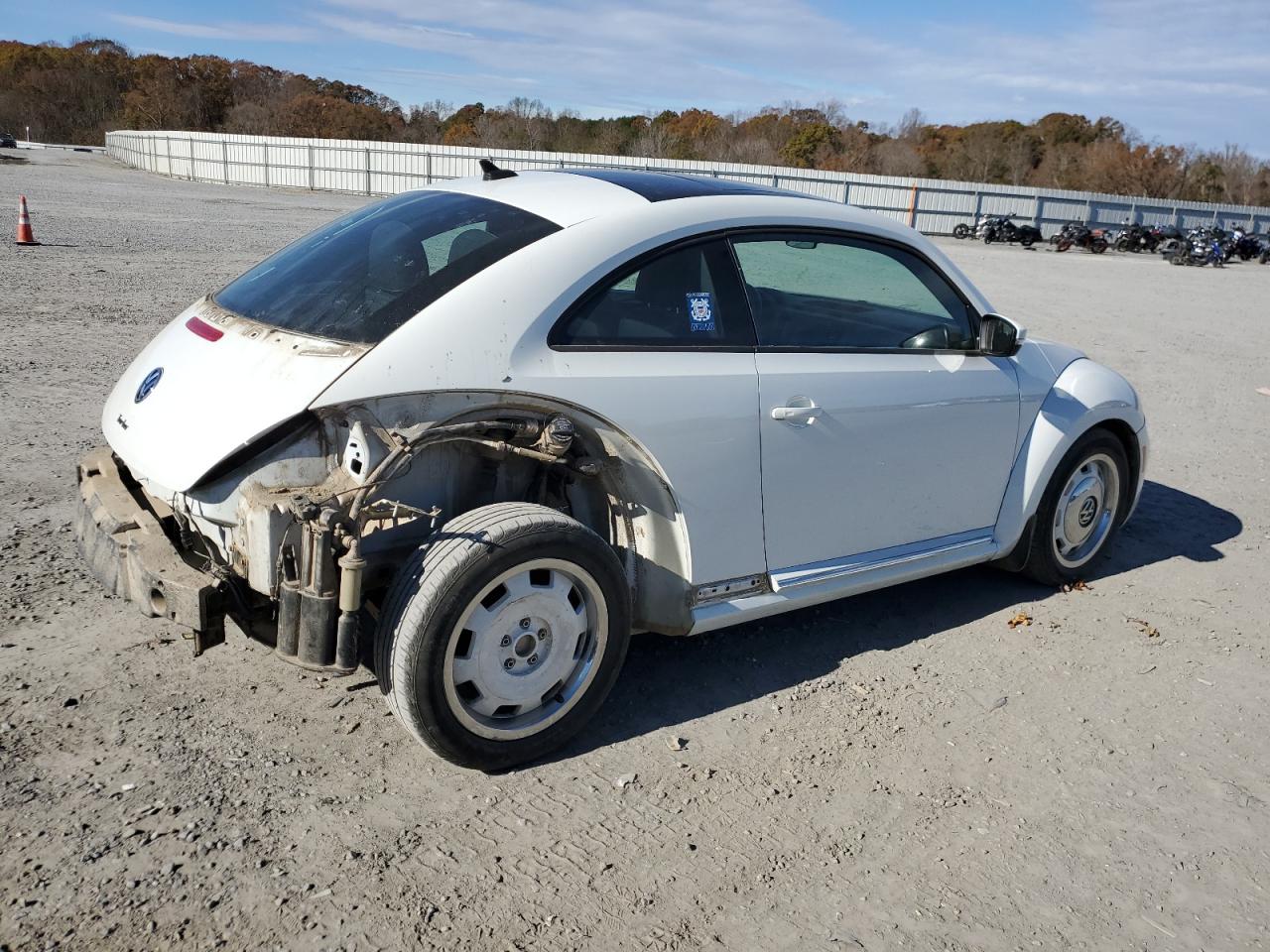 Lot #3028221032 2018 VOLKSWAGEN BEETLE S