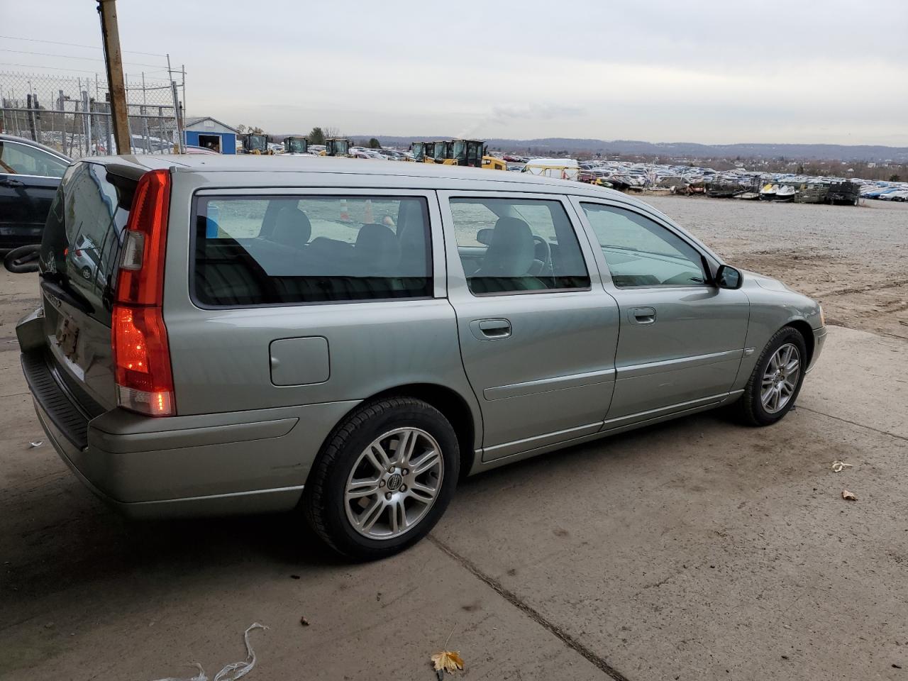 Lot #2991612093 2006 VOLVO V70