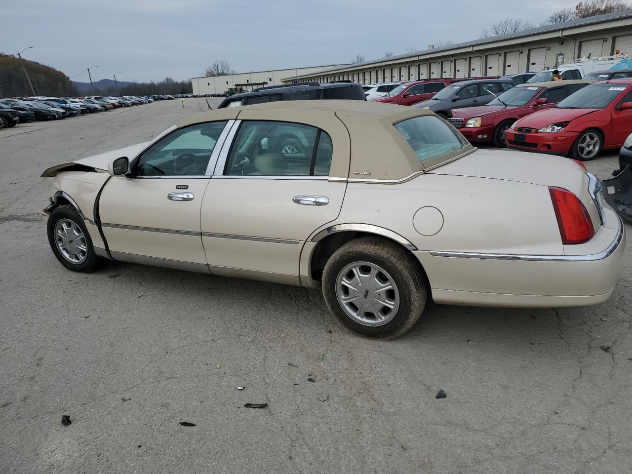 Lot #3009199298 2001 LINCOLN TOWN CAR S