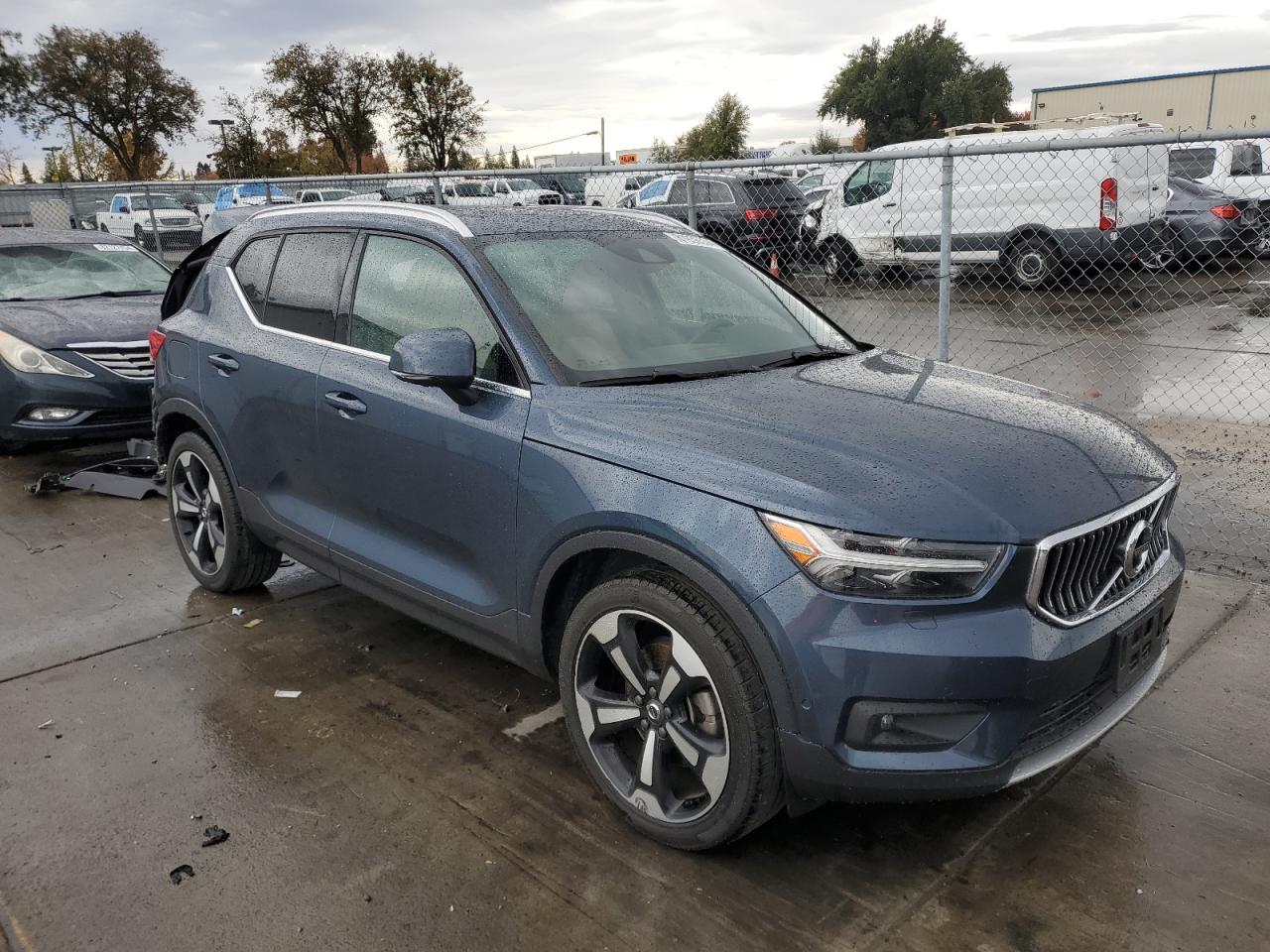 Lot #3040927431 2019 VOLVO XC40 T5 IN