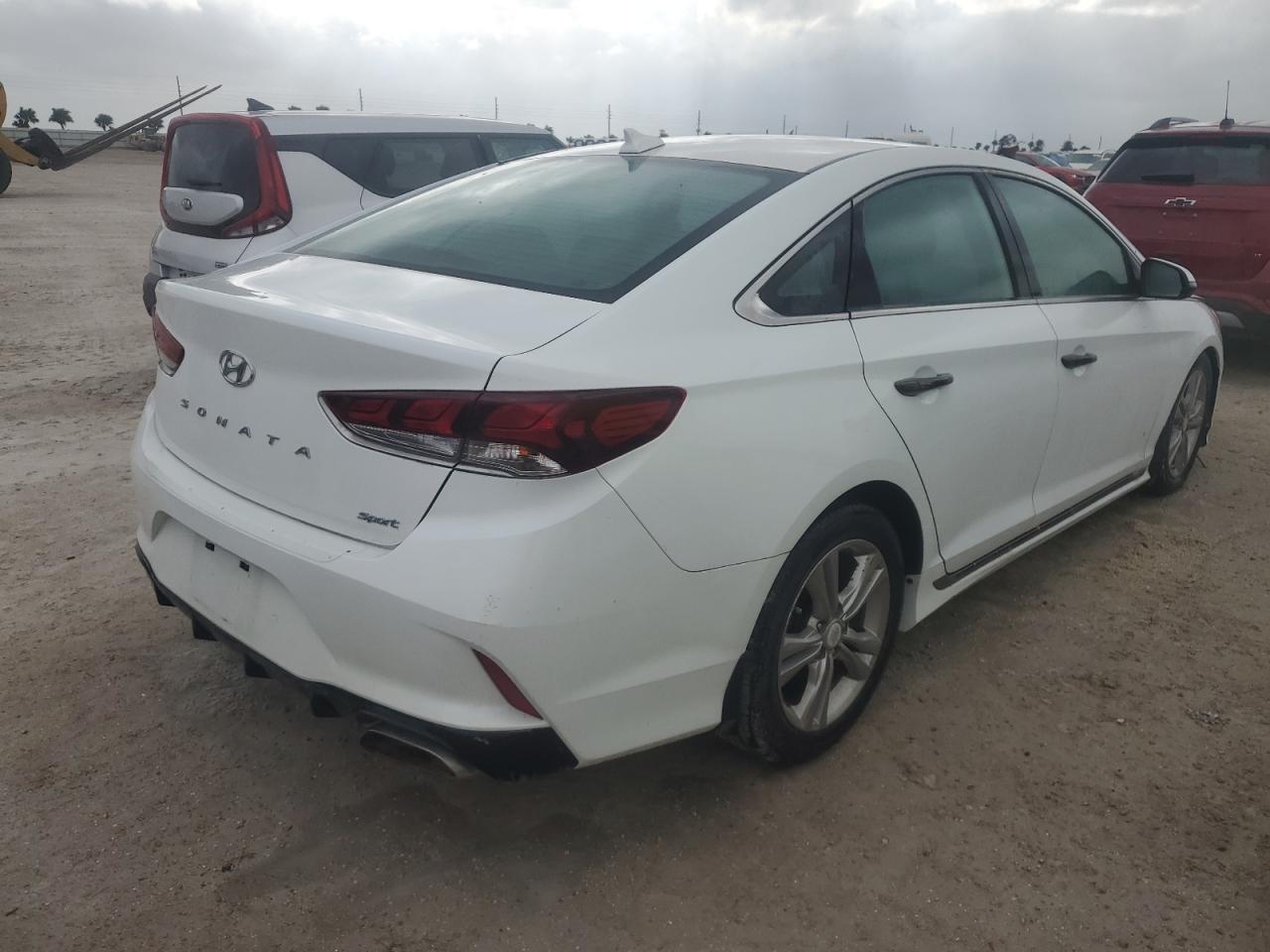 Lot #3050310908 2019 HYUNDAI SONATA LIM