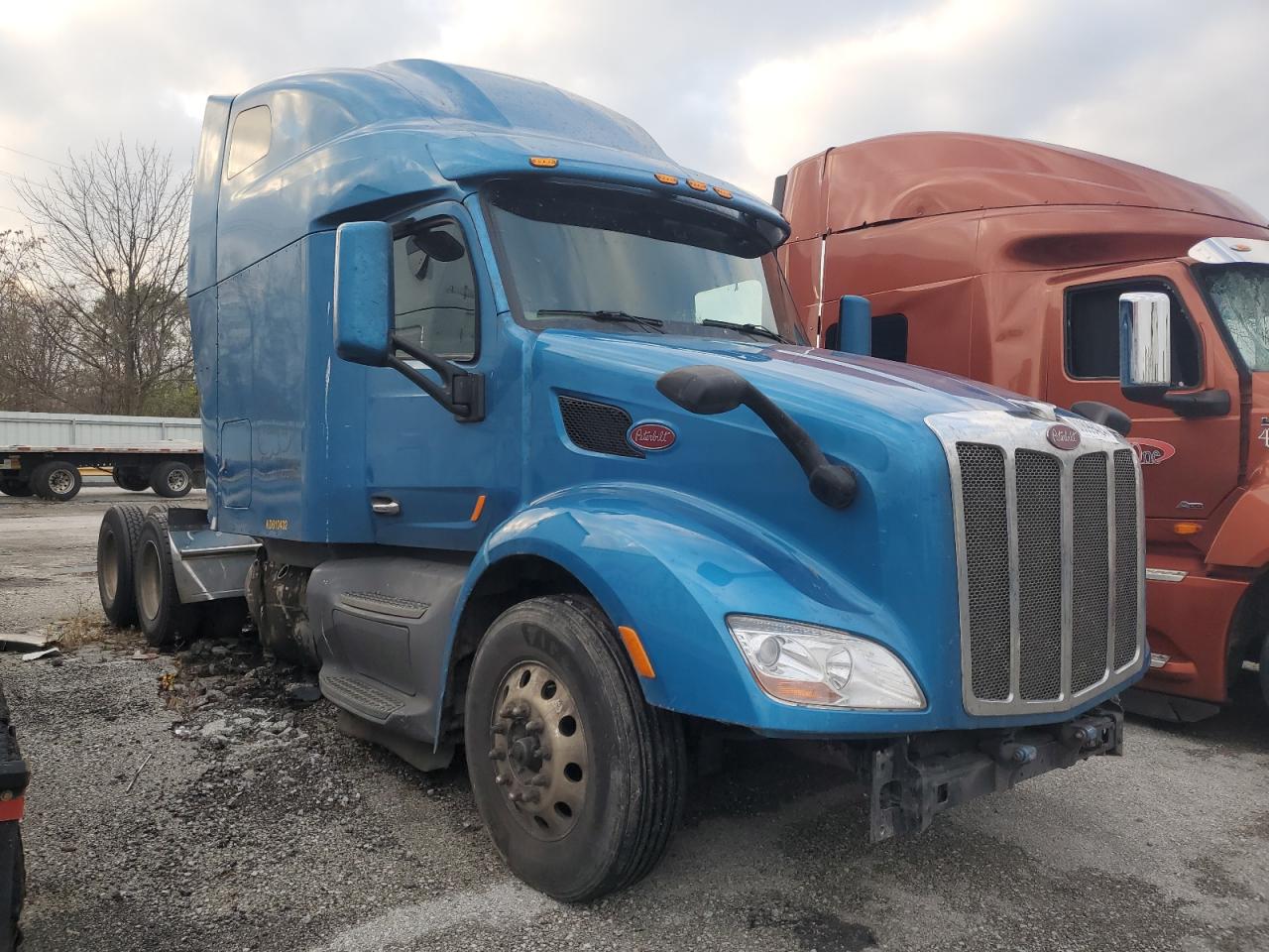  Salvage Peterbilt 579