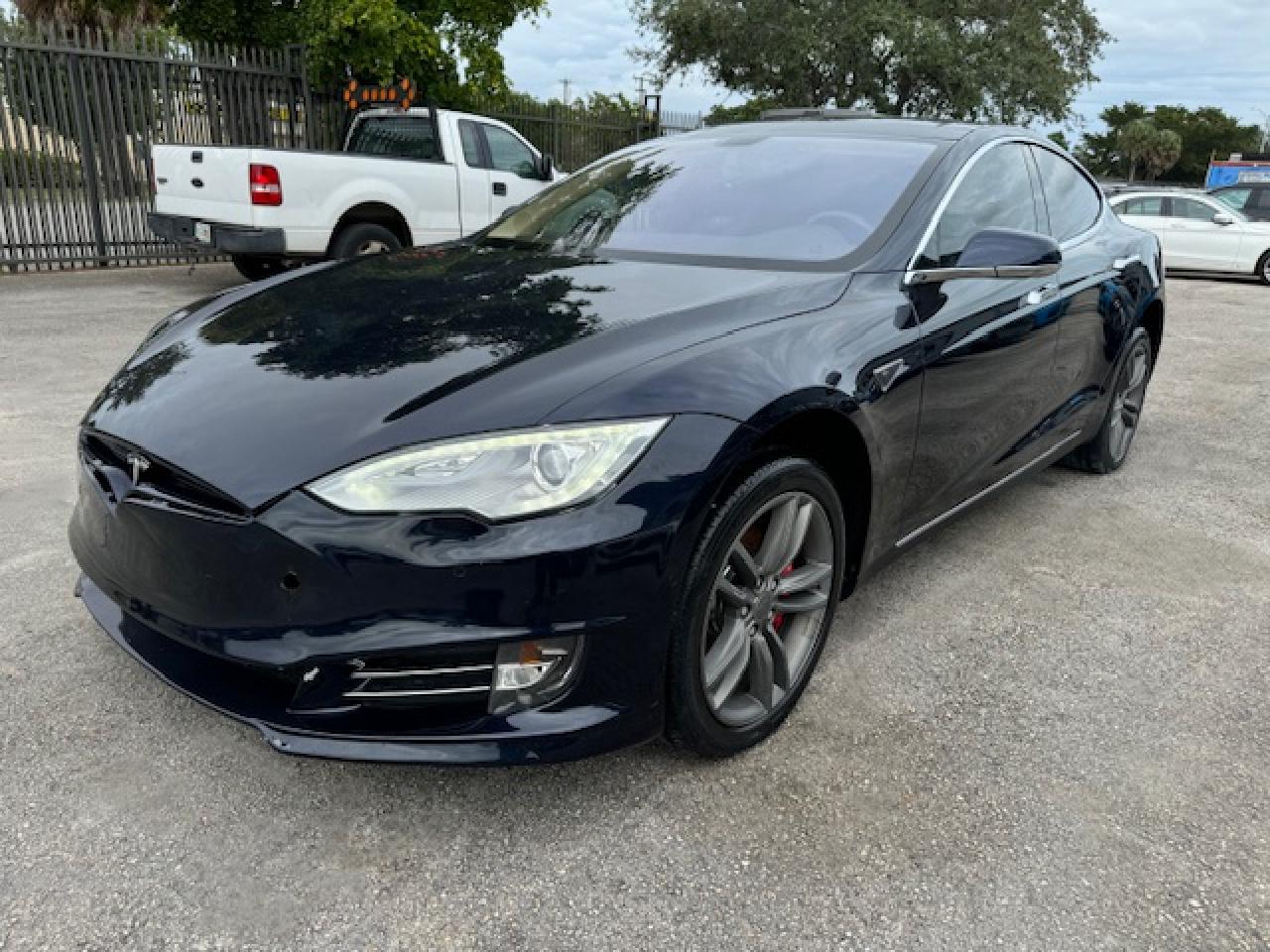 Lot #2994098295 2014 TESLA MODEL S