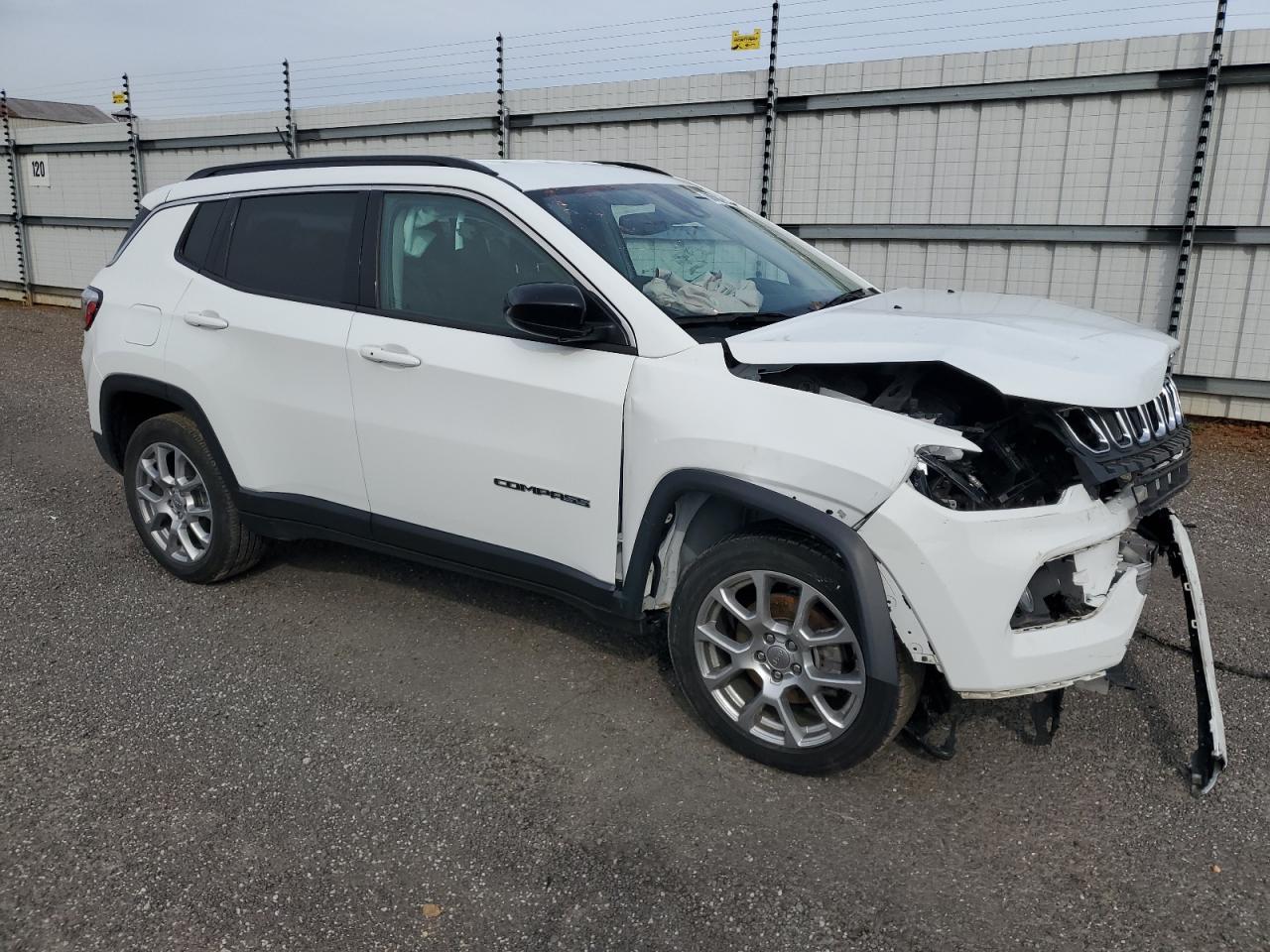 Lot #2993823152 2022 JEEP COMPASS LA