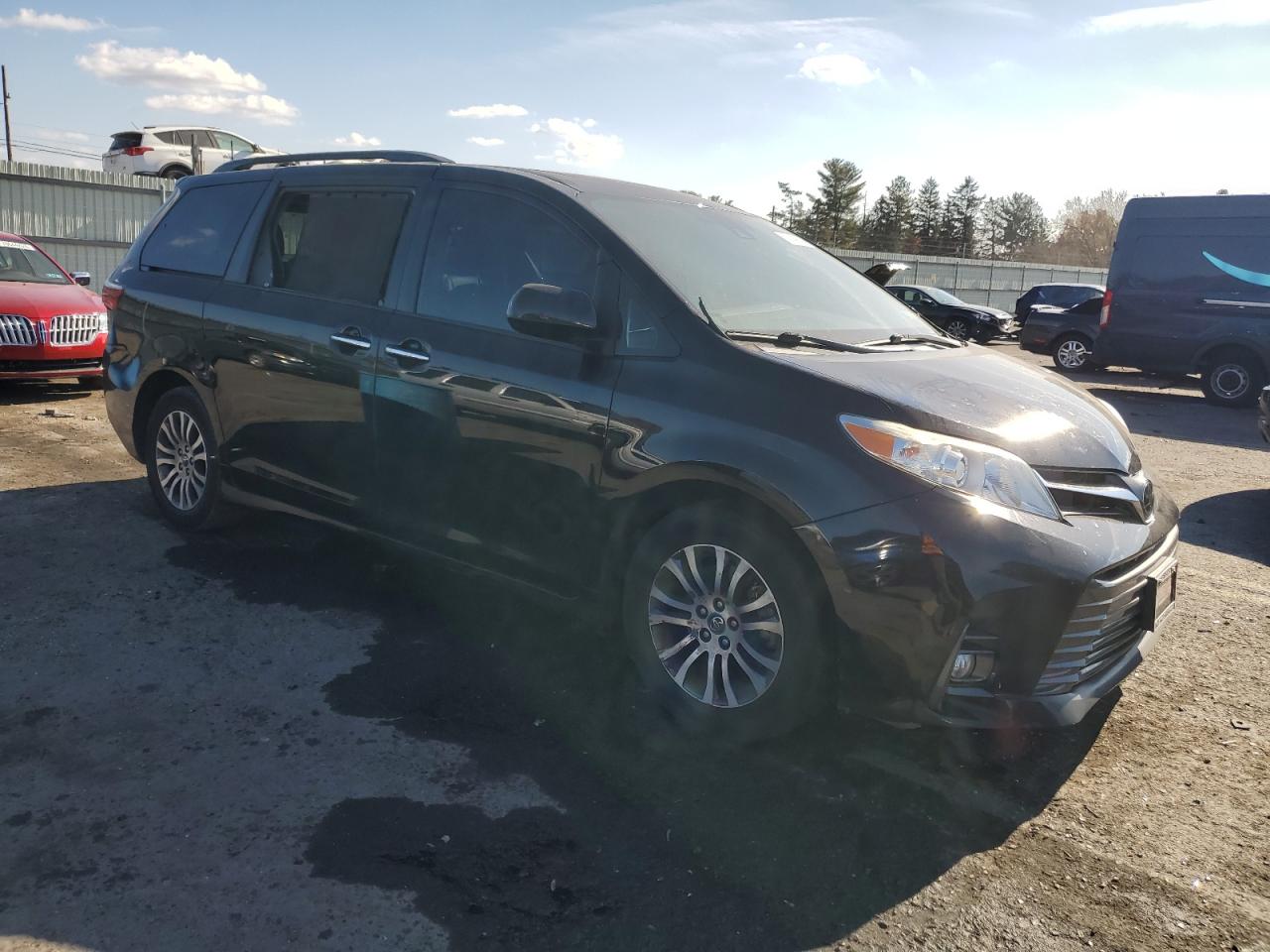 Lot #3023332256 2018 TOYOTA SIENNA XLE