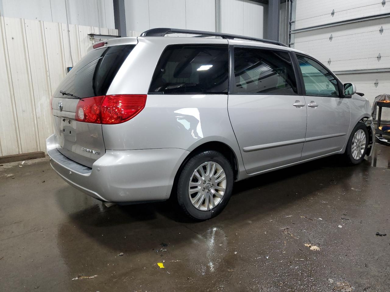 Lot #2989207650 2010 TOYOTA SIENNA XLE