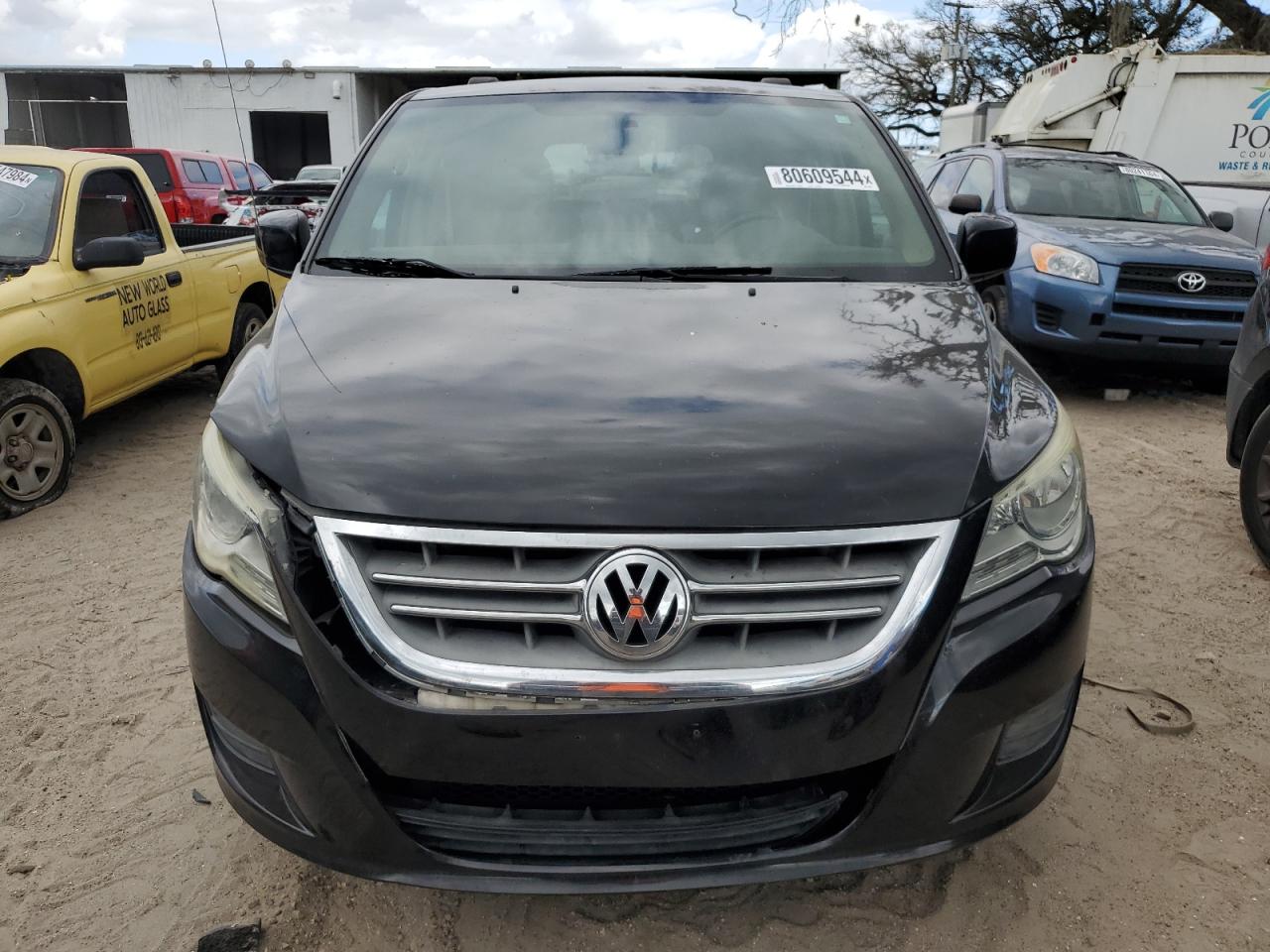 Lot #2996347368 2011 VOLKSWAGEN ROUTAN SE