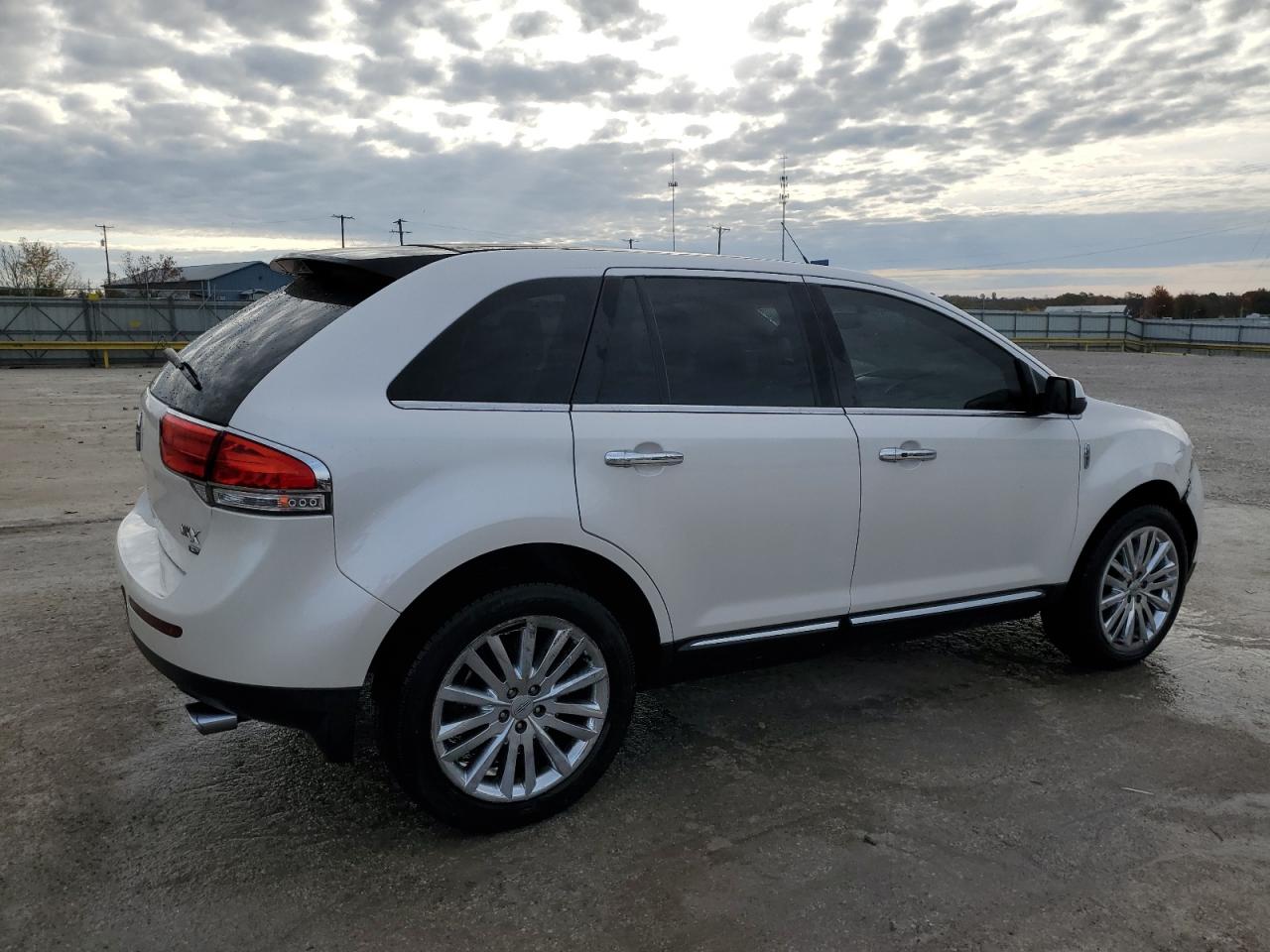 Lot #2952881796 2011 LINCOLN MKX