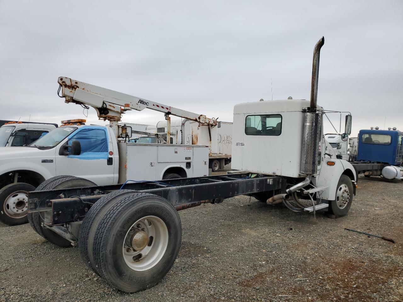 Lot #2978710945 2006 KENWORTH CONSTRUCTI