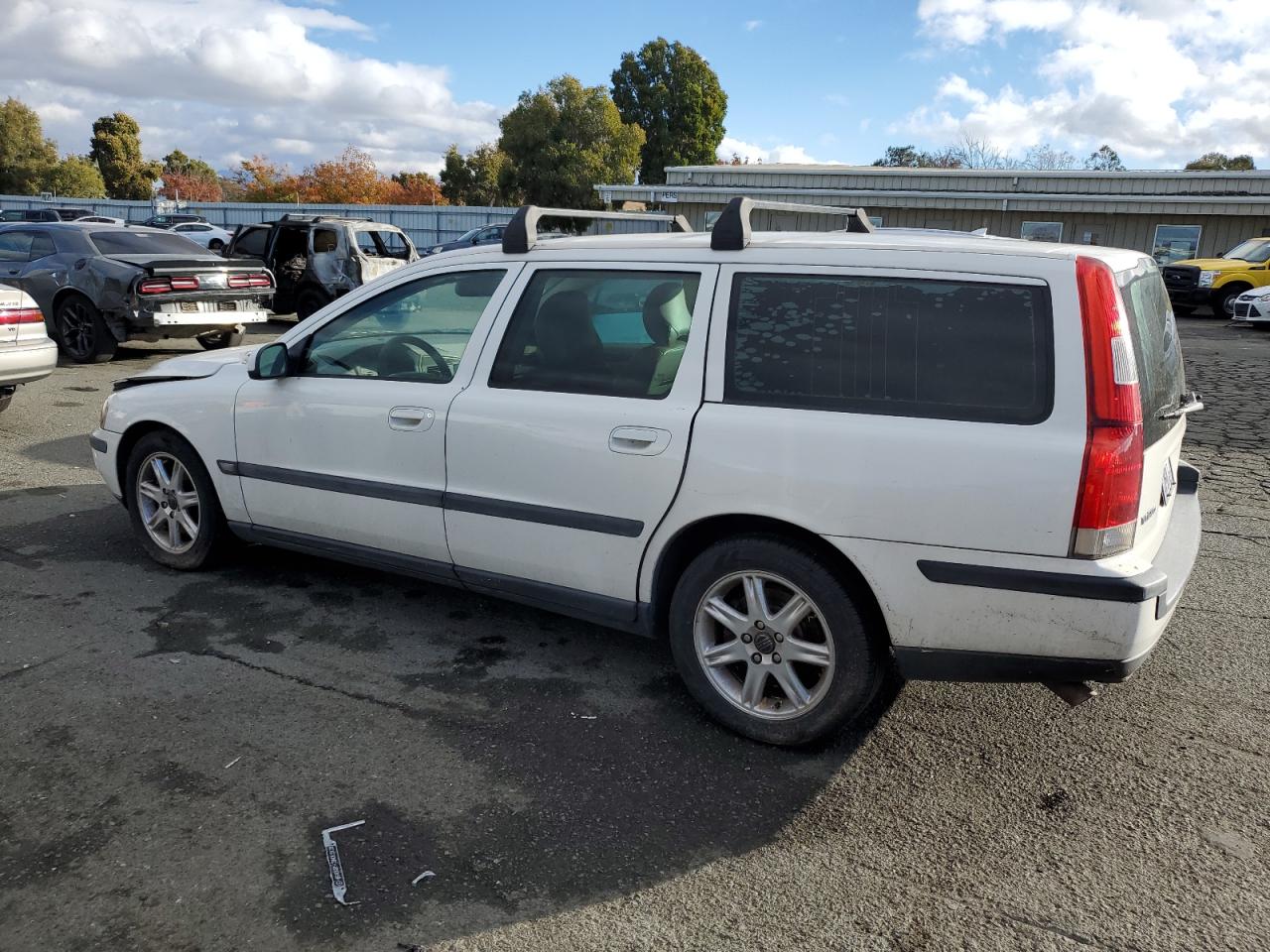 Lot #2972156132 2001 VOLVO V70 T5 TUR