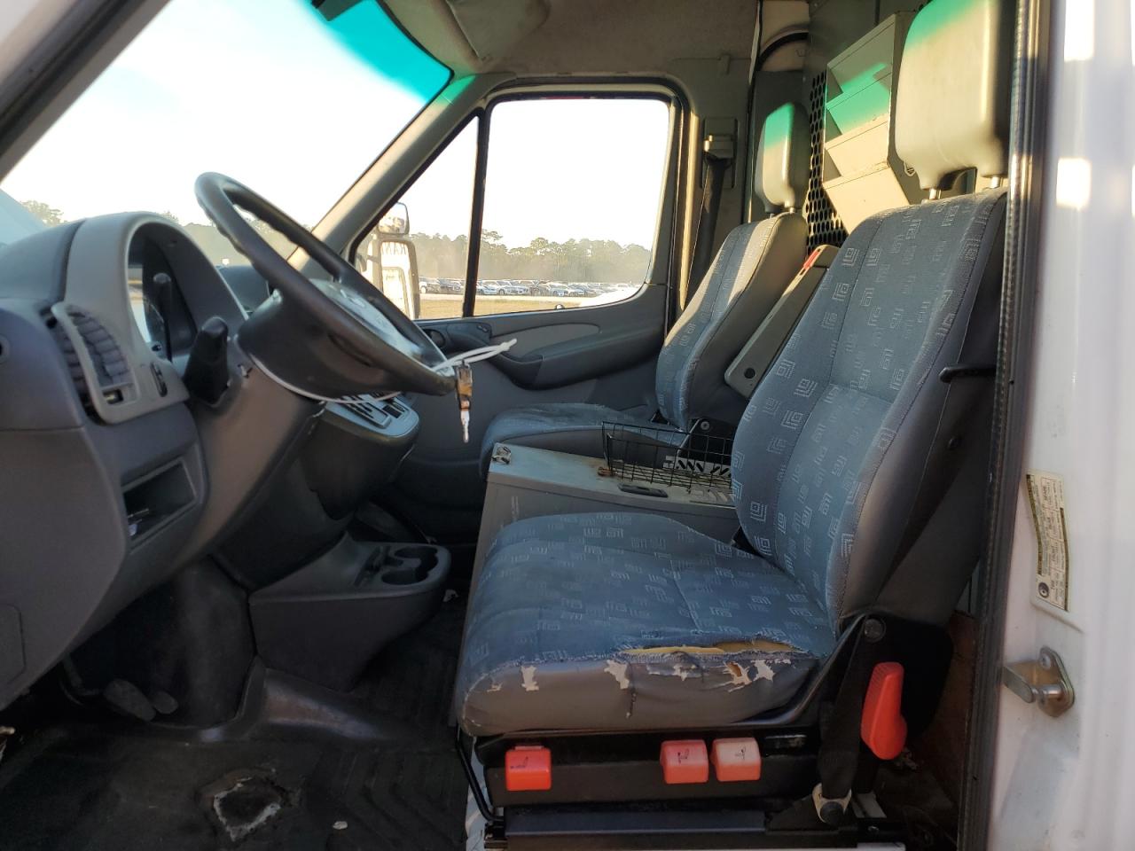 Lot #2988724652 2006 FREIGHTLINER SPRINTER 2