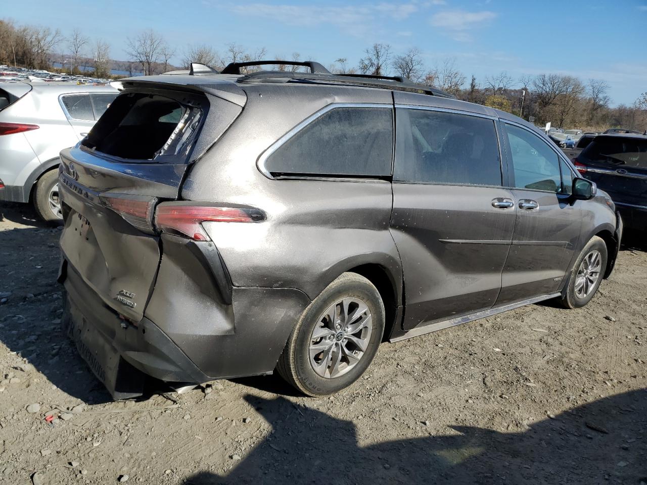 Lot #2959870337 2021 TOYOTA SIENNA XLE